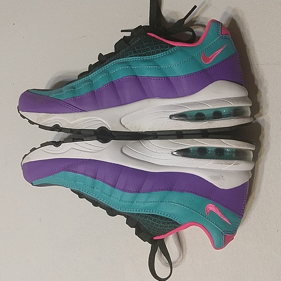 Nike Running Shoes - Picture 4 of 6